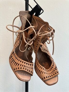 Jeffrey Campbell Rodillo Hi Leather Gladiator Wedge Sandals Size 11 Boho Lace-Up